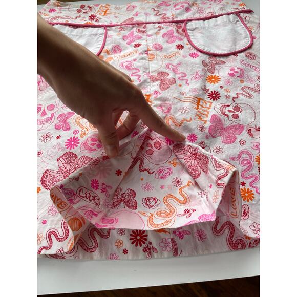 Y2K 'Fine' Mini Skirt Size Small Pink Graffiti Skulls Butterflies - Picture 3 of 9